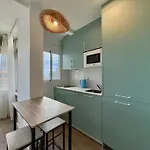 Tar11d: Sea View With Smart Tv In Center